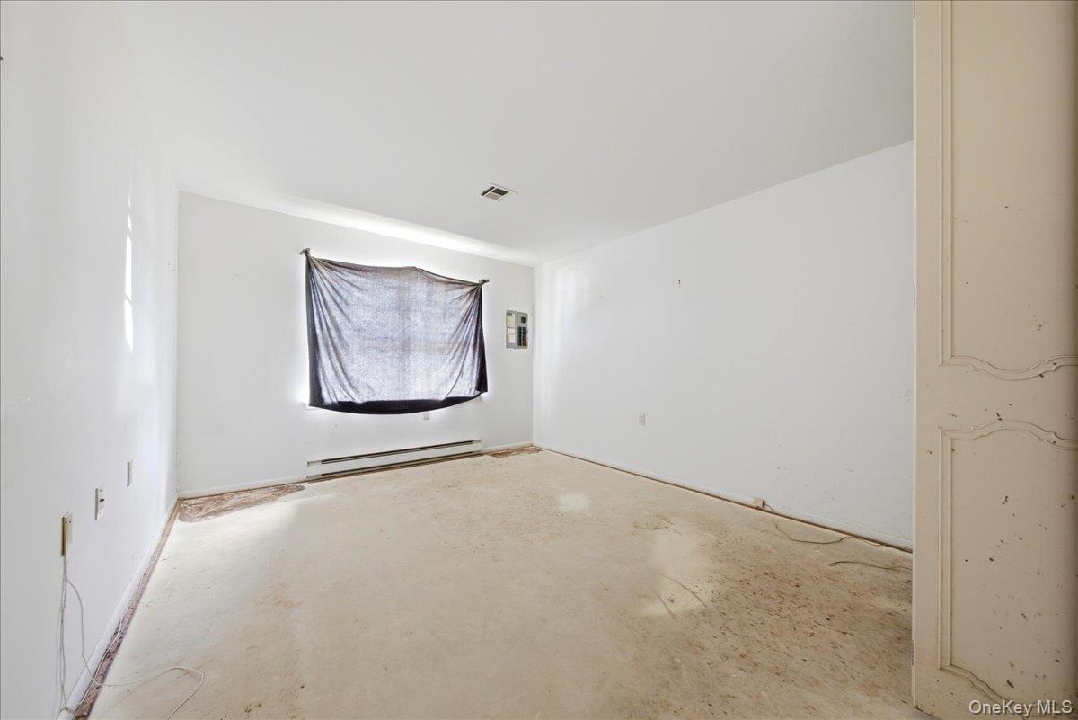 158 Falmouth Court, Unit A Ridge, NY 11961 - Photo 8 of 23