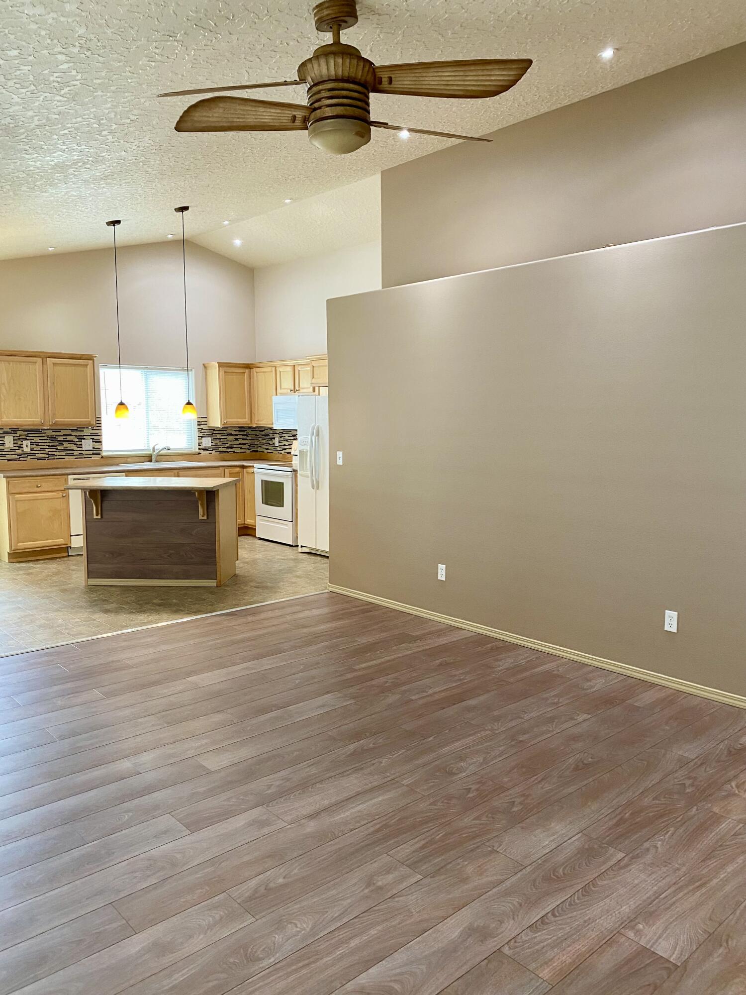 16496 Riley Drive La Pine, OR 97739 - Photo 3 of 23 Living Room to the Kitchen Nice Planter Shelf