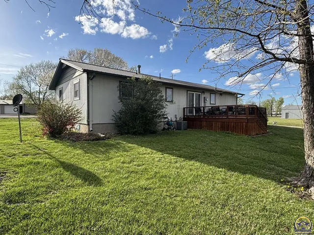 $199,900 | 704 Locust Street, Cottonwood Falls, KS 66845