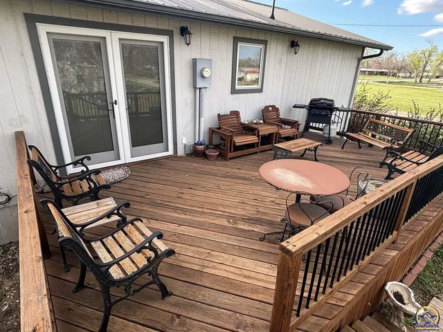 $199,900 | 704 Locust Street, Cottonwood Falls, KS 66845