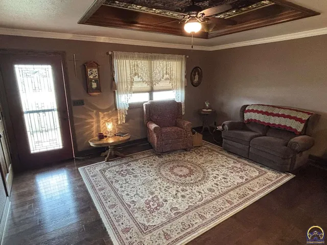 $199,900 | 704 Locust Street, Cottonwood Falls, KS 66845