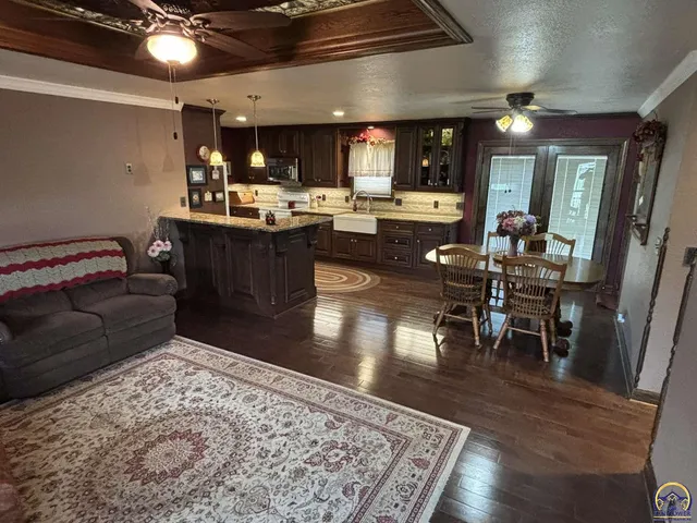 $199,900 | 704 Locust Street, Cottonwood Falls, KS 66845