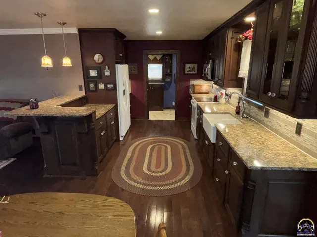 $199,900 | 704 Locust Street, Cottonwood Falls, KS 66845