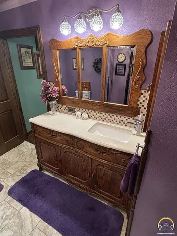 $199,900 | 704 Locust Street, Cottonwood Falls, KS 66845