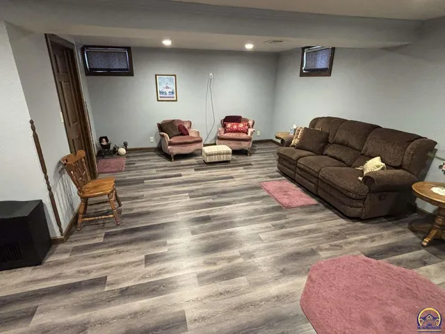 $199,900 | 704 Locust Street, Cottonwood Falls, KS 66845