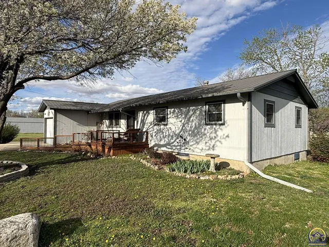 $199,900 | 704 Locust Street, Cottonwood Falls, KS 66845