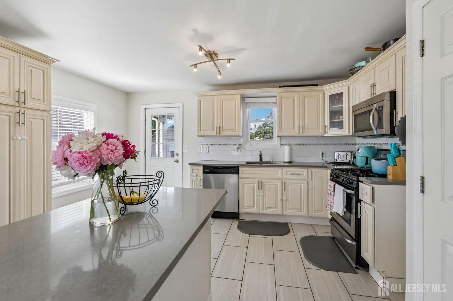 608 Decatur Avenue Middlesex, NJ 08846 - Photo 12 of 40