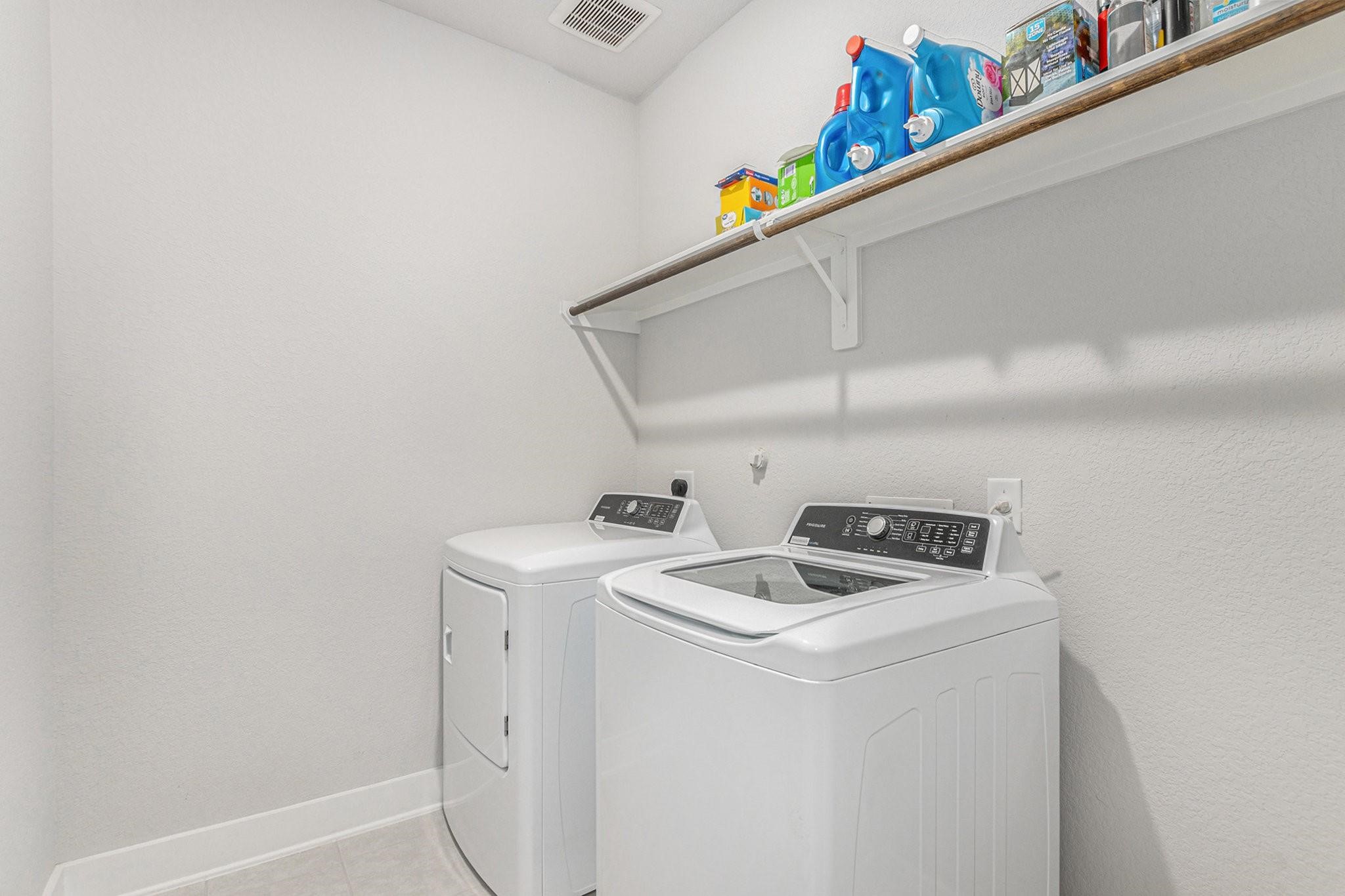 1818 Homewood Point Lane Rosharon, TX 77583 - Photo 30 of 41 a utility room with dryer and washer