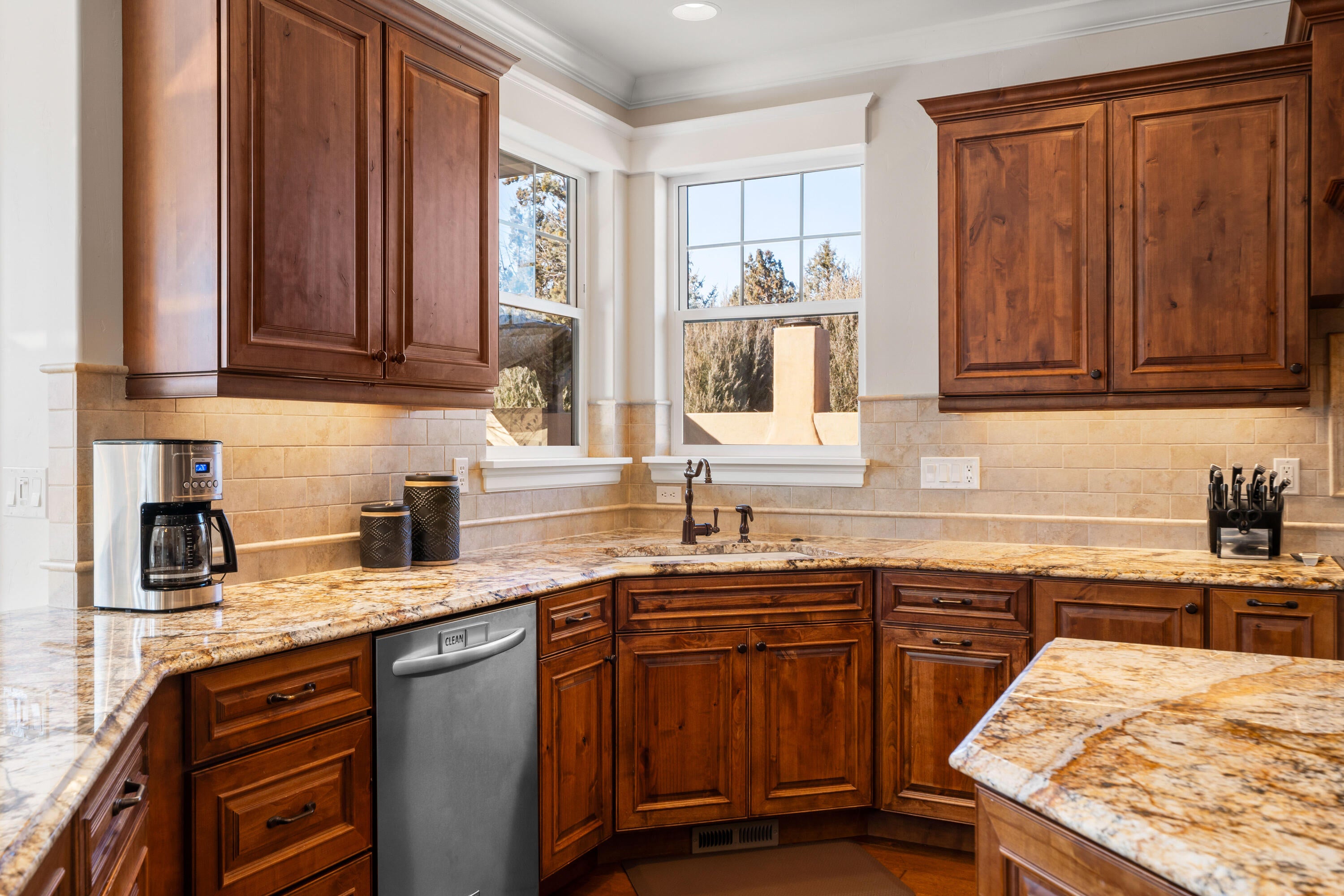 64420 Bailey Road Bend, OR 97703 - Photo 15 of 83 32-Kitchen