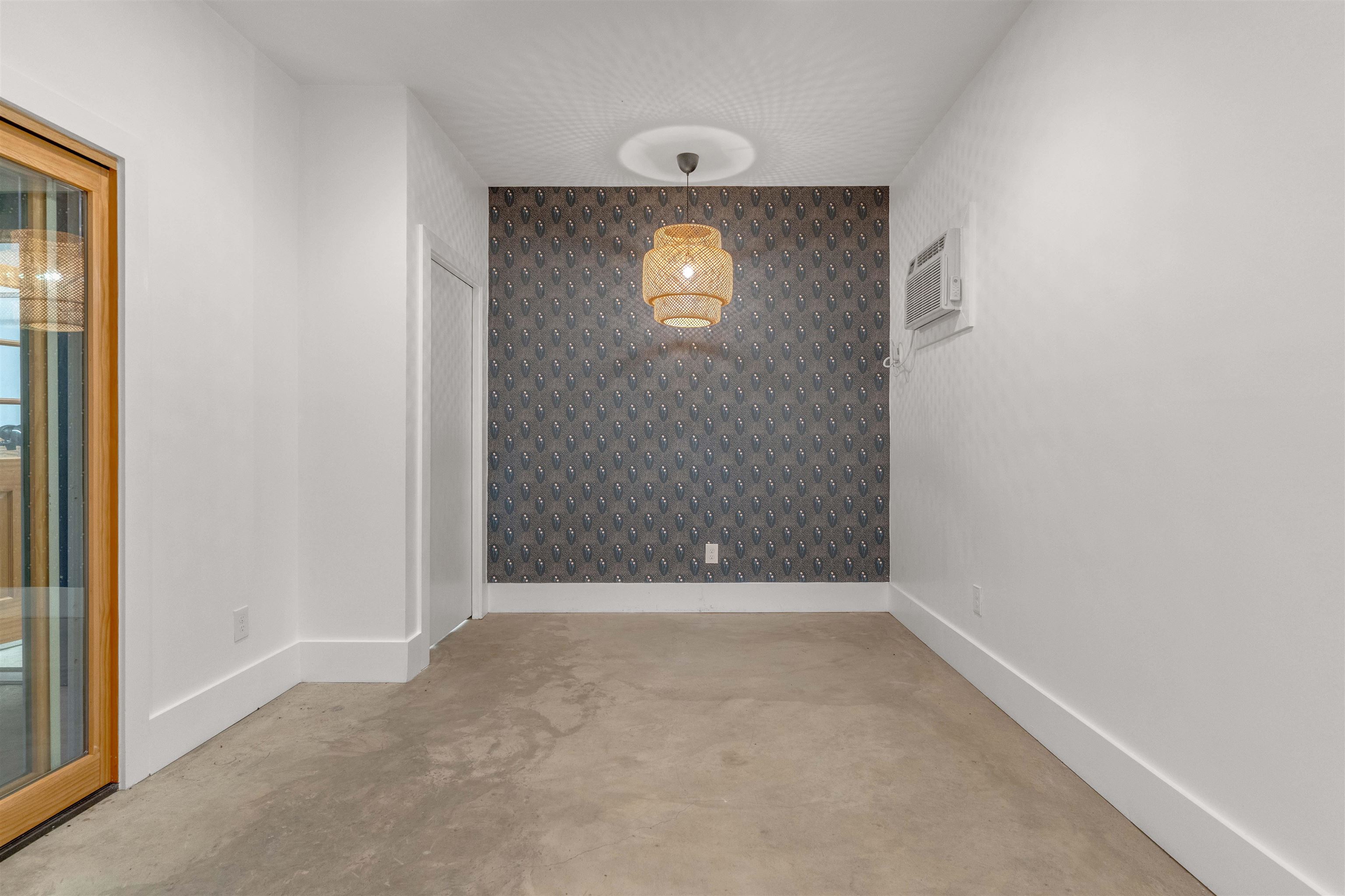 1757 Carruthers Place Memphis, TN 38112 - Photo 35 of 40 a view of an empty room with window