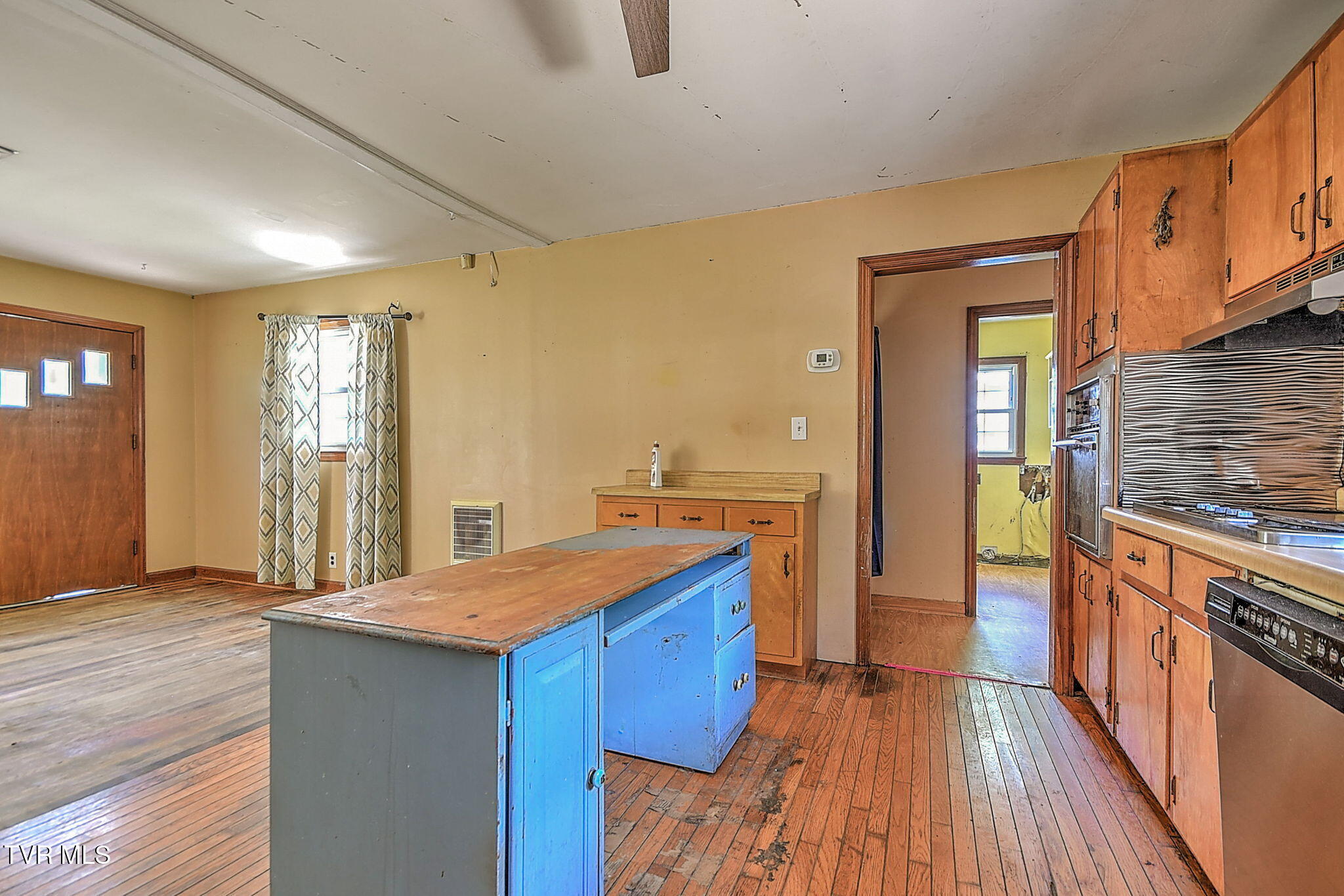 412 South Main Street Elizabethton, TN 37643 - Photo 27 of 34 9-web-or-mls-412 S Main JH-10