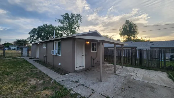 $199,900 | 301 West Braden Avenue, Hanford, CA 93230