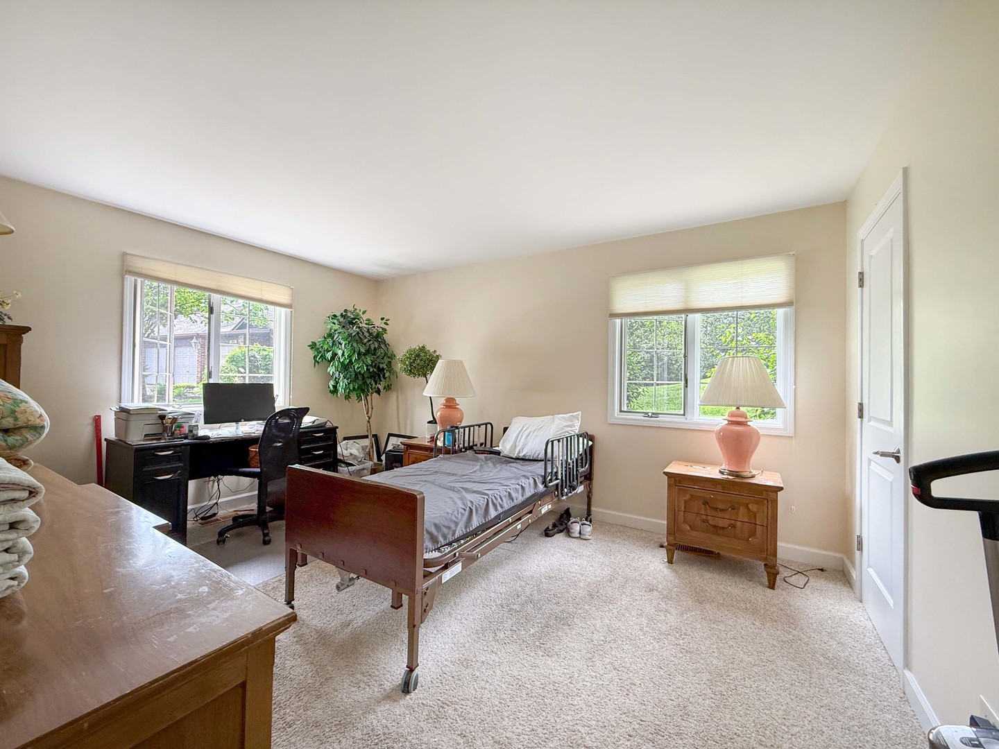 258 Brookside Lane, Unit B Willowbrook, IL 60527 - Photo 12 of 21 a living room with furniture and a window