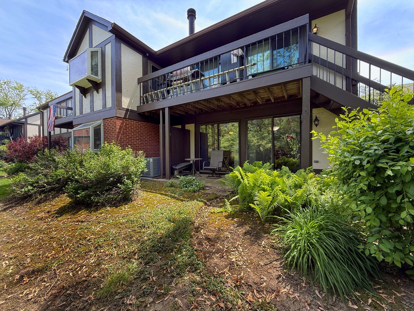 258 Brookside Lane, Unit B Willowbrook, IL 60527 - Photo 18 of 21 a view of a building with a yard