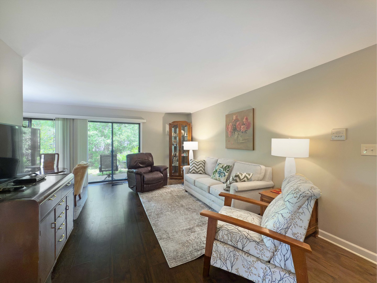 258 Brookside Lane, Unit B Willowbrook, IL 60527 - Photo 3 of 21 a living room with furniture and a flat screen tv