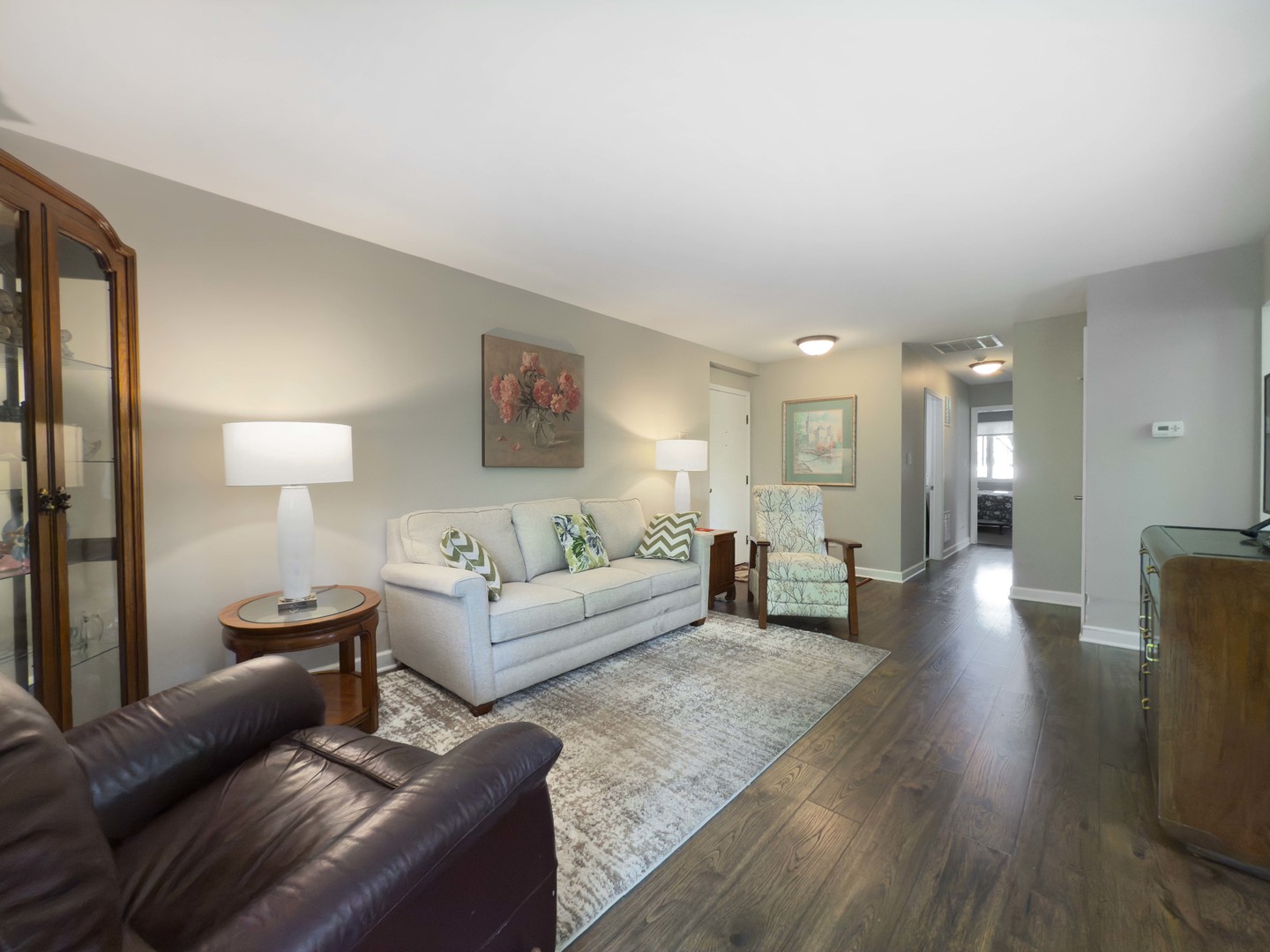 258 Brookside Lane, Unit B Willowbrook, IL 60527 - Photo 4 of 21 a living room with furniture and wooden floor