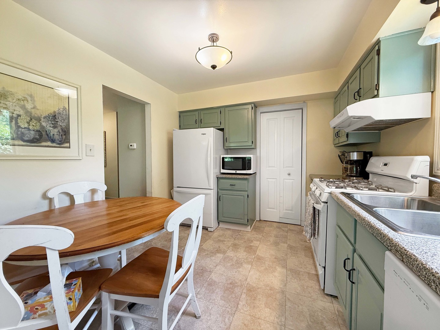 258 Brookside Lane, Unit B Willowbrook, IL 60527 - Photo 9 of 21 a kitchen with refrigerator and cabinets