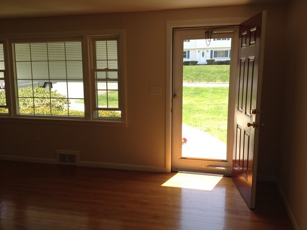 118 Bartels Street Springfield, MA 01128 - Photo 8 of 25 Gallery Image 8