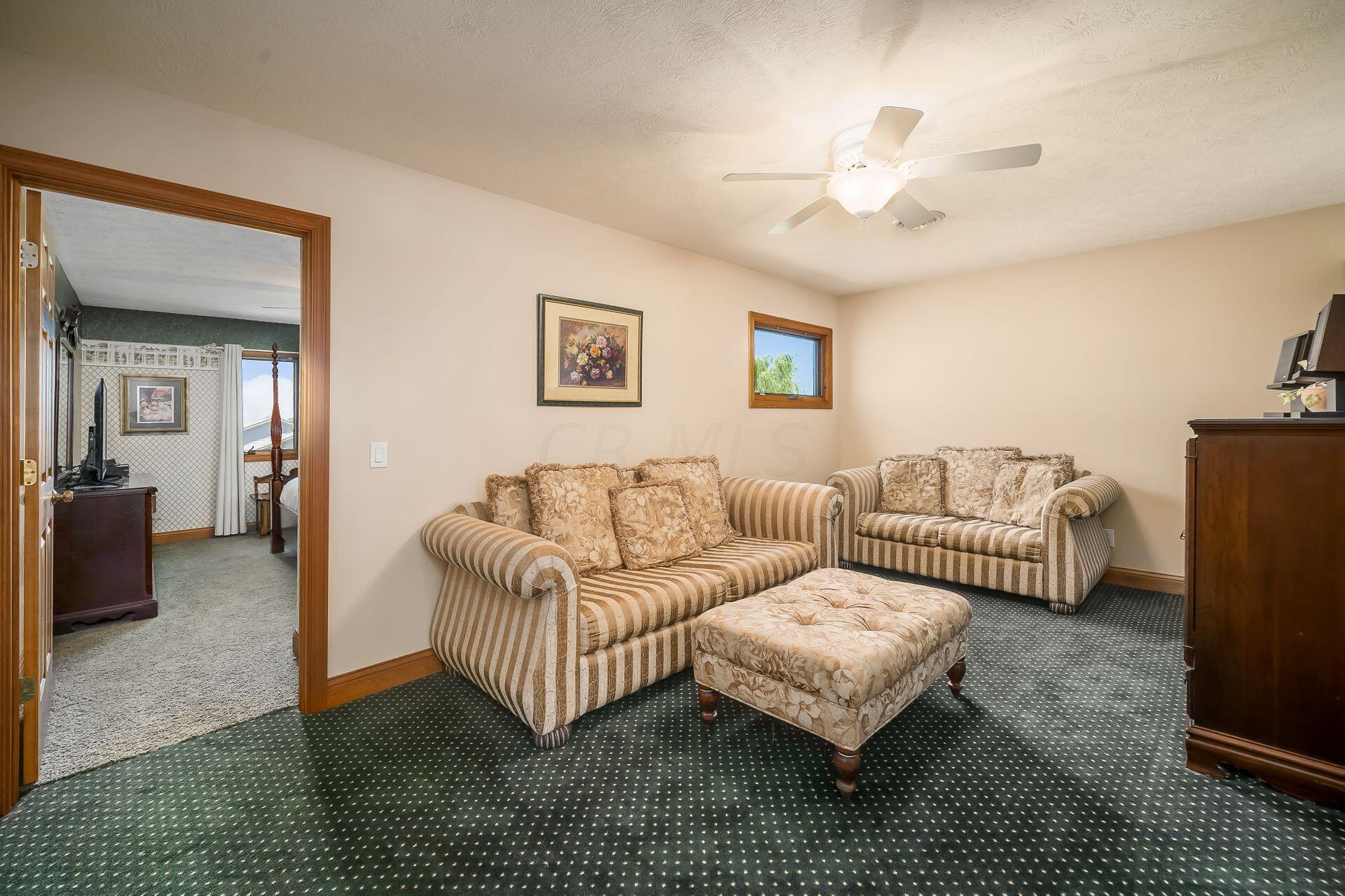 4411 Oakwood Road Springfield, OH 45502 - Photo 55 of 138 2nd level sitting area
