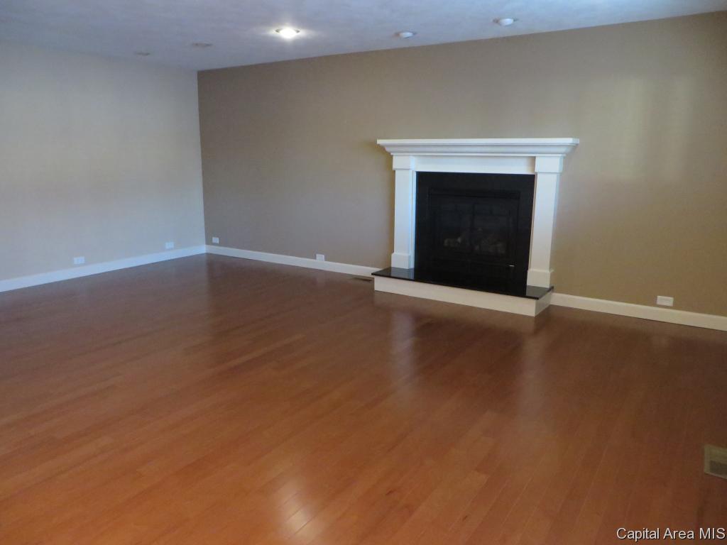 14 Alberta Lane Springfield, IL 62704 - Photo 2 of 19 Gallery Image 2