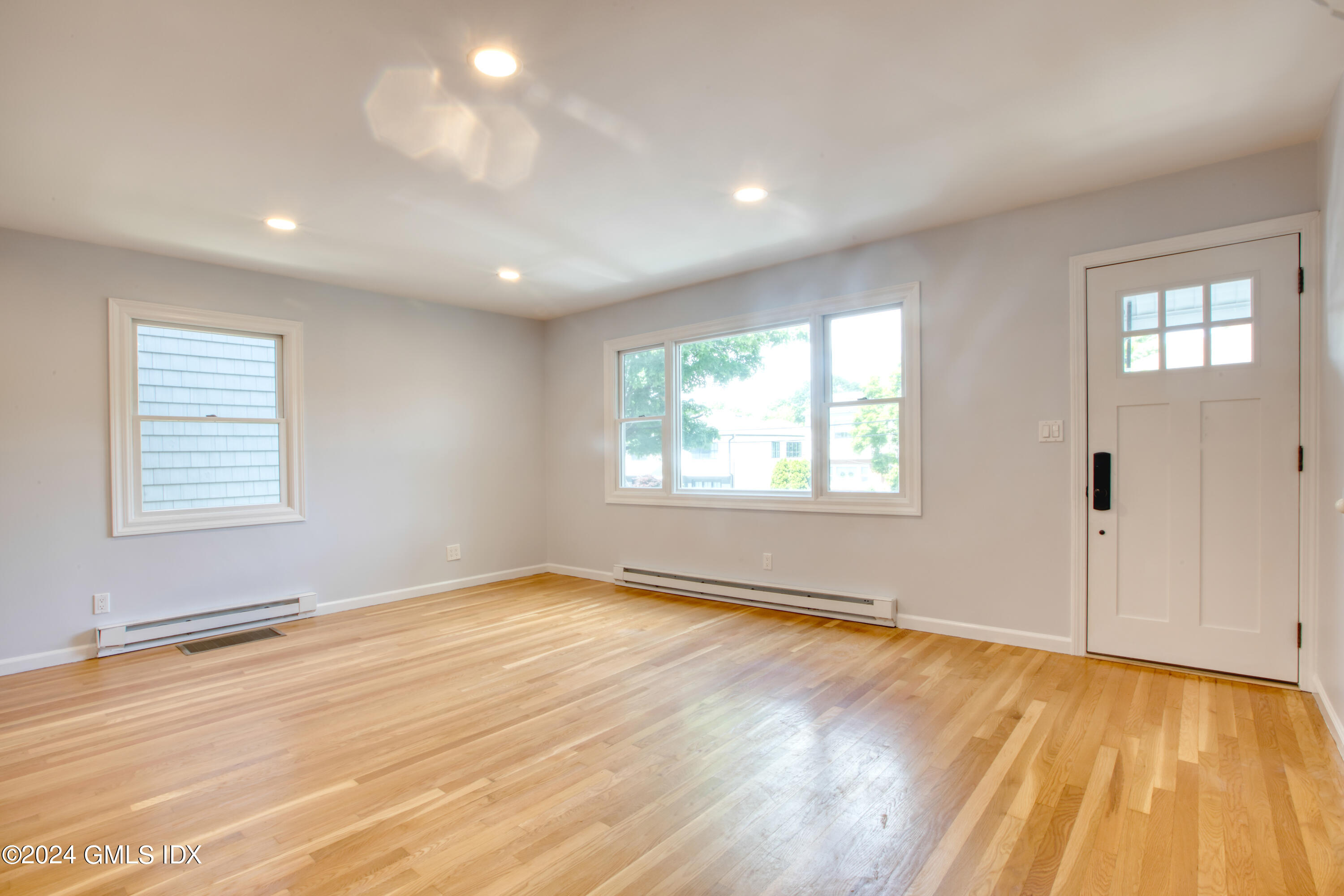 8 Ridge Place, Unit 1 Greenwich, CT 06831 - Photo 3 of 38 LIVING ROOM