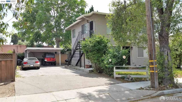 a view of a car park in front of house