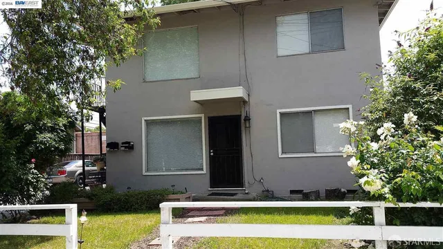 a front view of house with yard