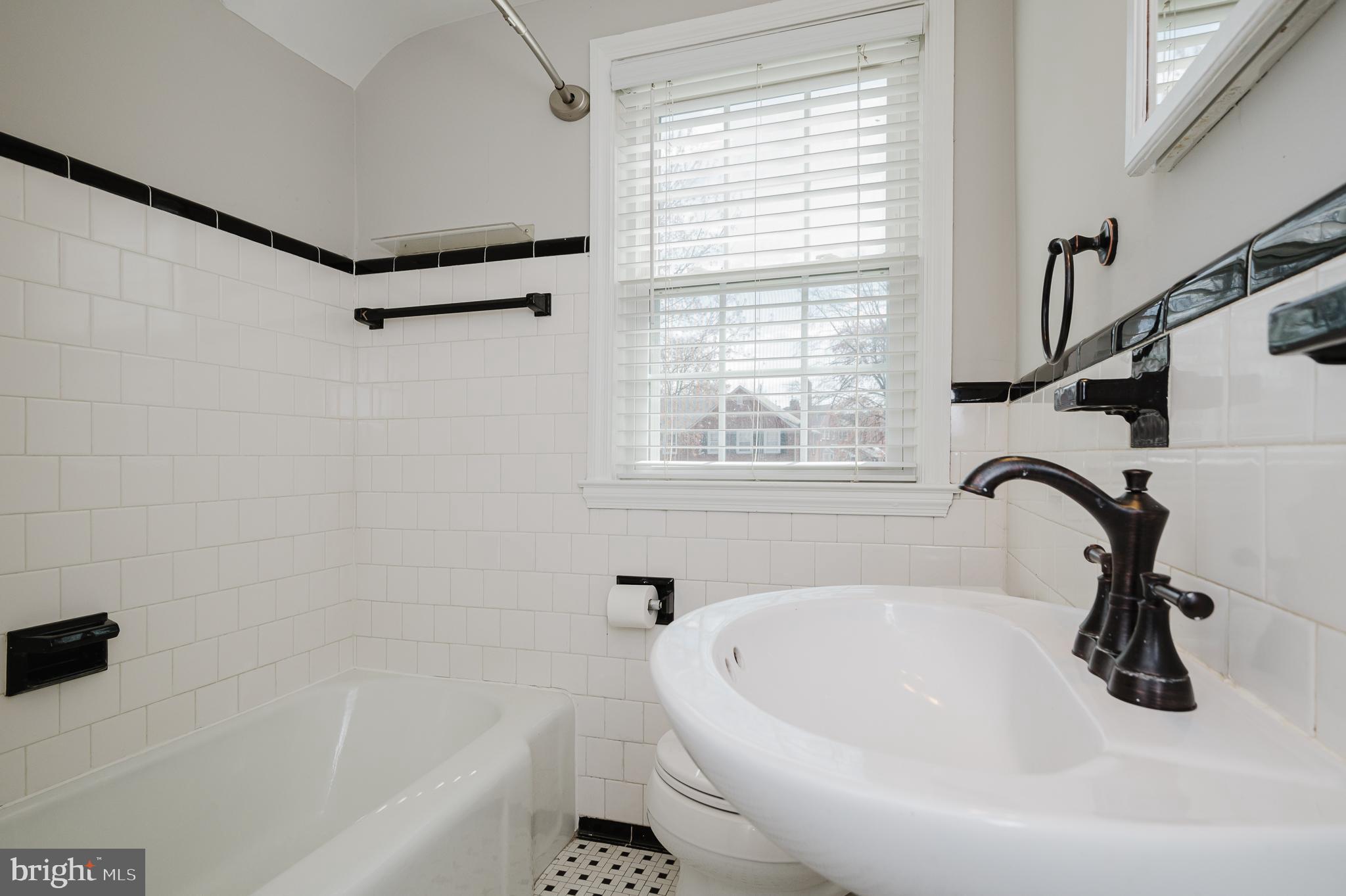 1634 Aberdeen Road Towson, MD 21286 - Photo 20 of 32 FULL BATH