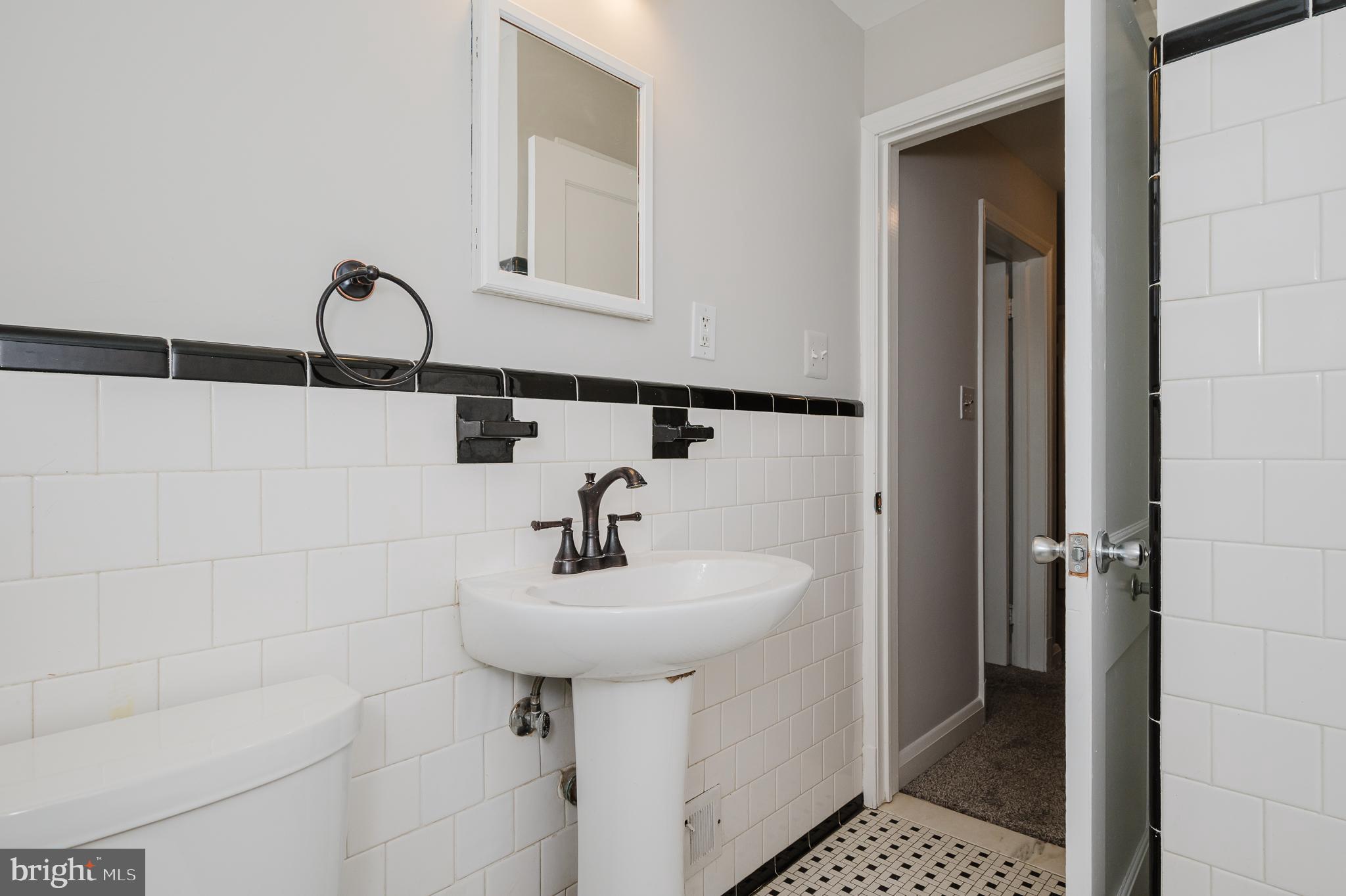 1634 Aberdeen Road Towson, MD 21286 - Photo 21 of 32 FULL BATH
