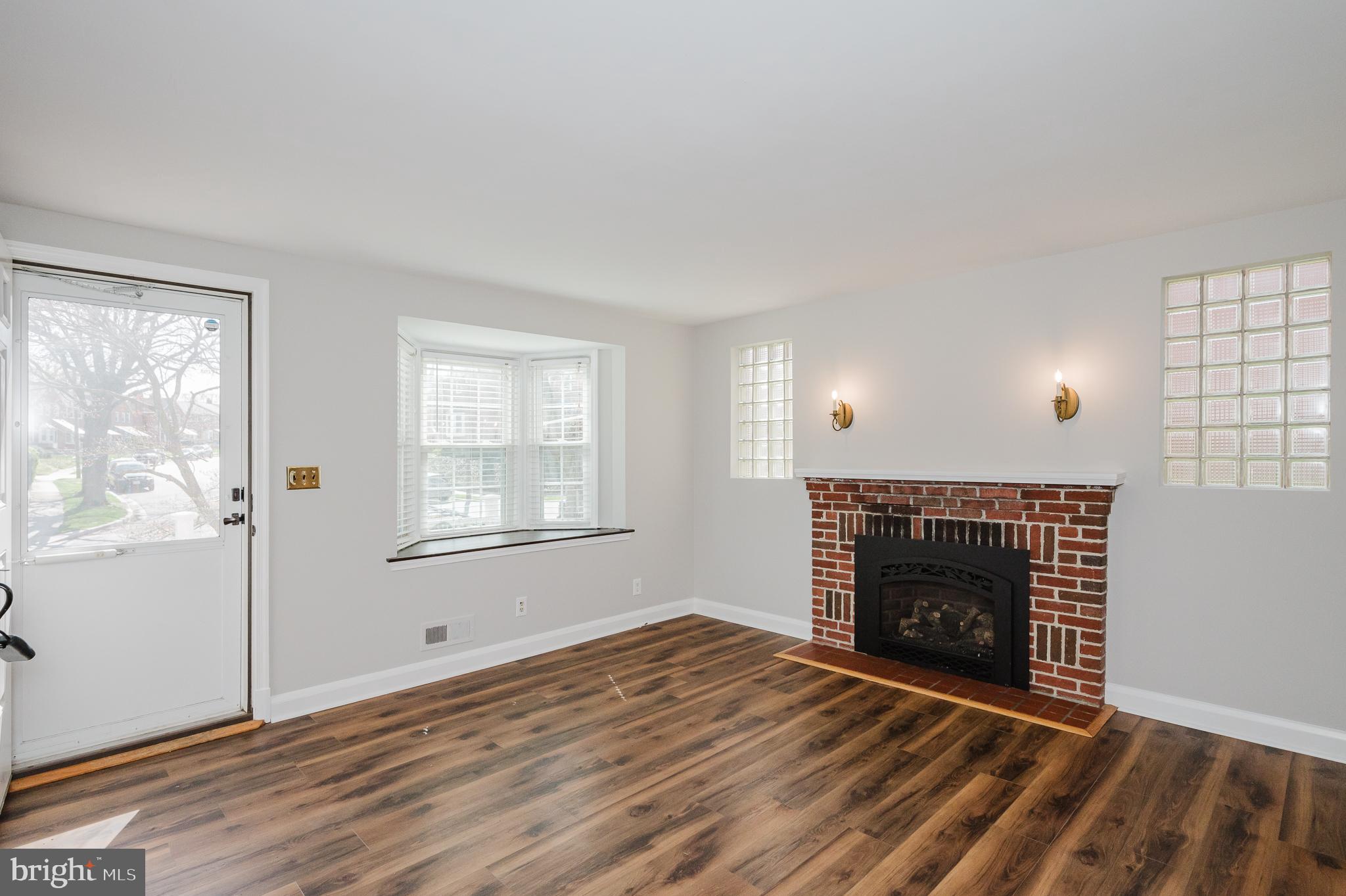 1634 Aberdeen Road Towson, MD 21286 - Photo 10 of 32 LARGE BOW WINDOWS IN LR & DR