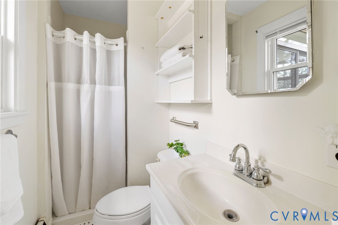 2635 Traymore Road North Chesterfield, VA 23235 - Photo 19 of 28 en-suite primary bath