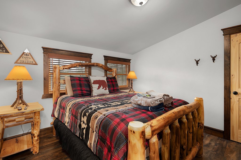 136 A Pack Creek Road Blue Ridge, GA 30513 - Photo 53 of 66 a bedroom with two beds and a lamp