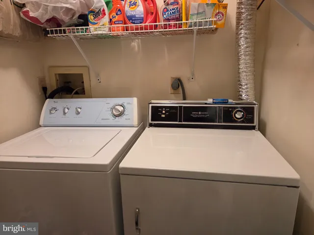 a close up view of washer and dryer