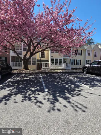 $299,999 | 686 Southern Hills Drive, Unit D4H, Arnold, MD 21012