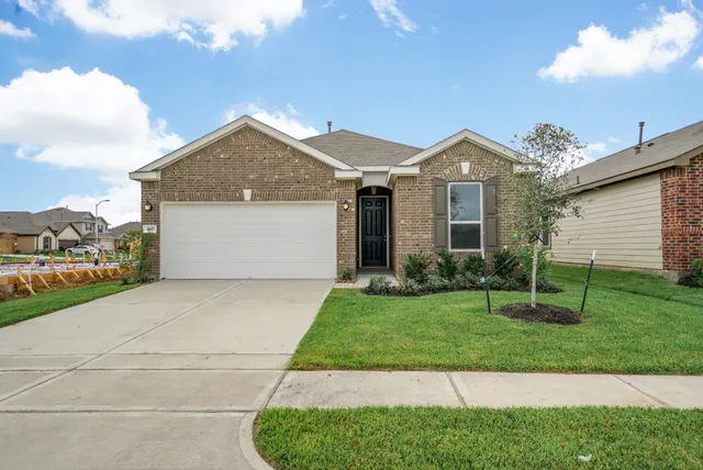 a view of house with backyard and garden