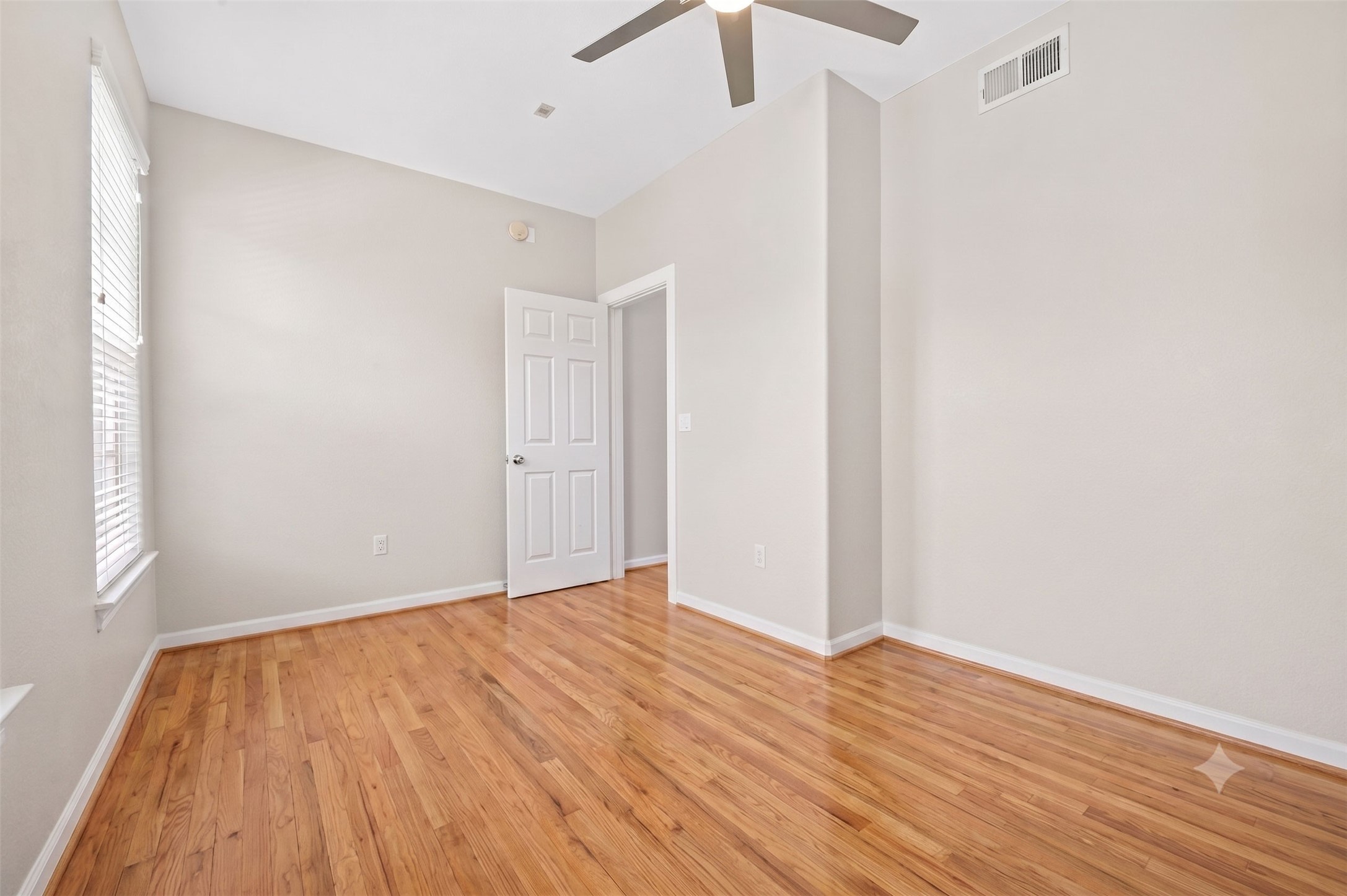 2216 Chenevert Street, Unit 7 Houston, TX 77003 - Photo 15 of 19 Ai Furniture Removed