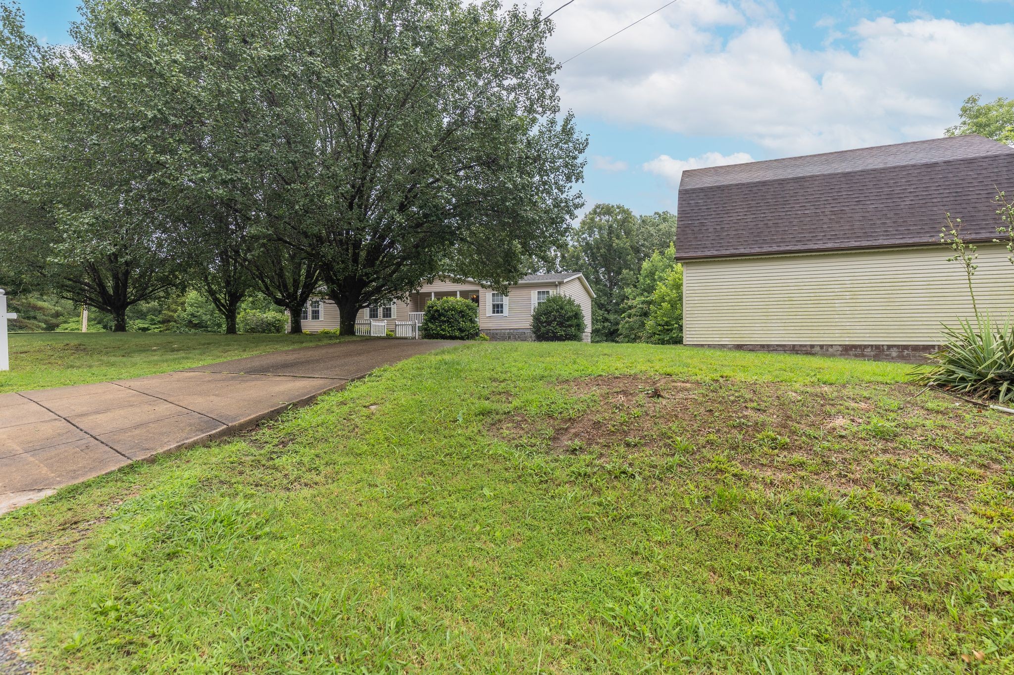 3895 Old Stewart Road Tennessee Ridge, TN 37178 - Photo 3 of 32