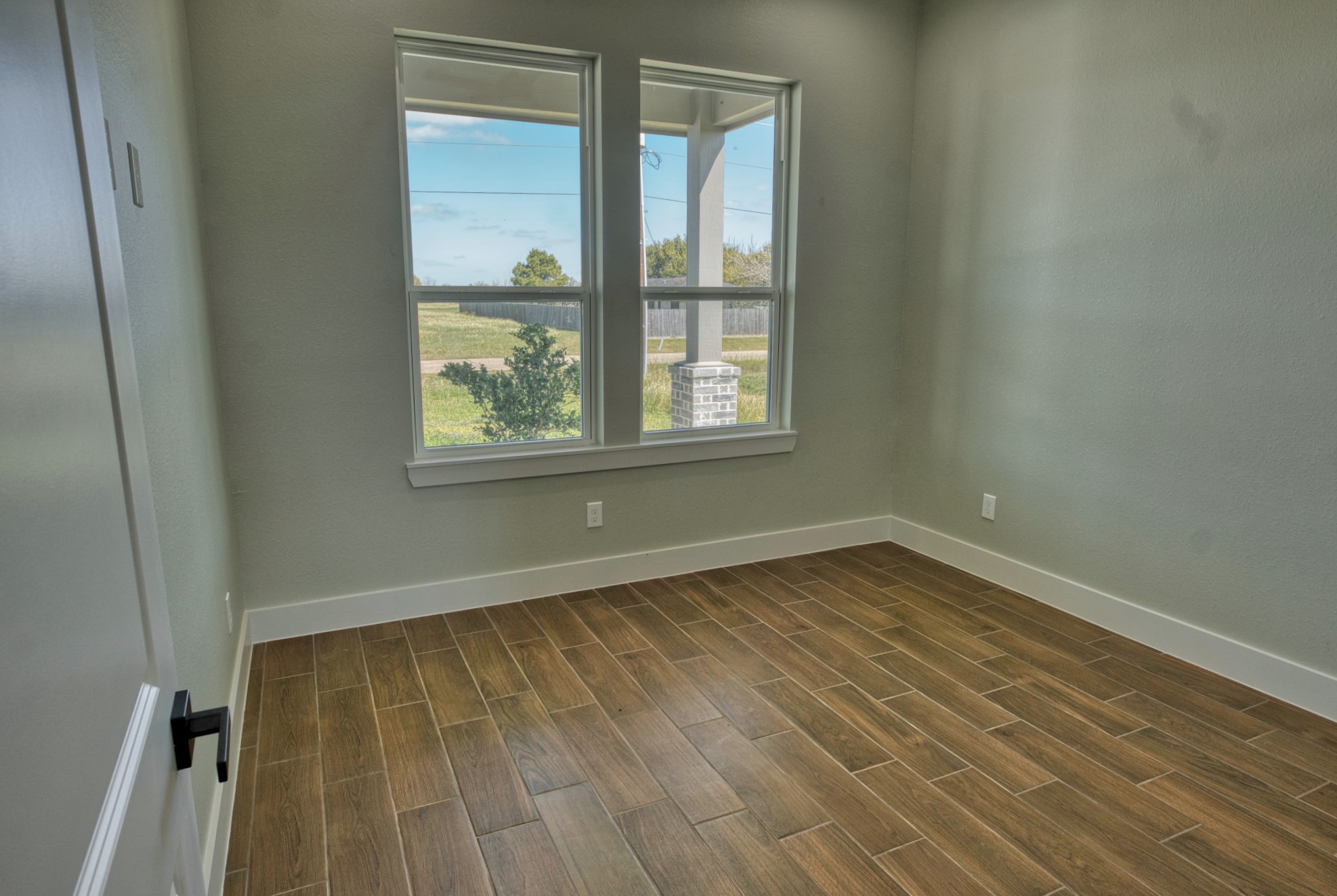 925 Buffalo Trail Angleton, TX 77515 - Photo 37 of 45 an empty room with wooden floor and windows