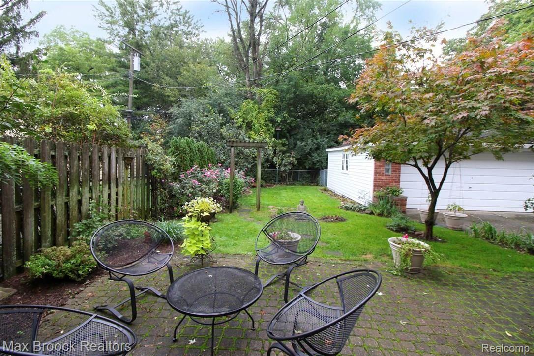 33 Maplefield Road Pleasant Ridge, MI 48069 - Photo 23 of 27 Patio View of Back Yard