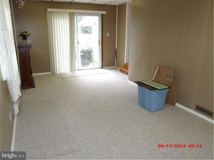 102 Progress Street Riverside, NJ 08075 - Photo 16 of 25 Family Room