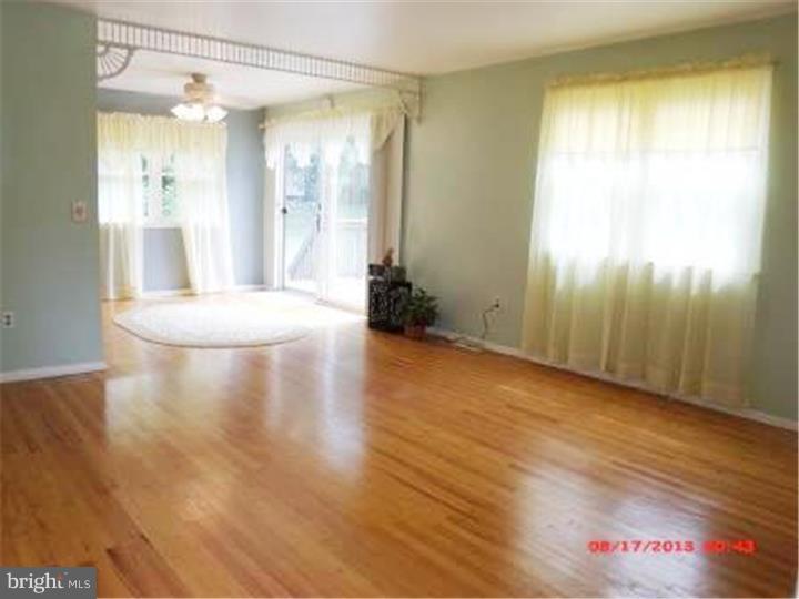 102 Progress Street Riverside, NJ 08075 - Photo 7 of 25 Living Room