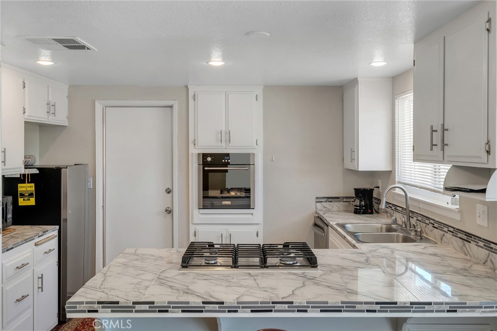 15420 Apache Road Apple Valley, CA 92307 - Photo 6 of 25