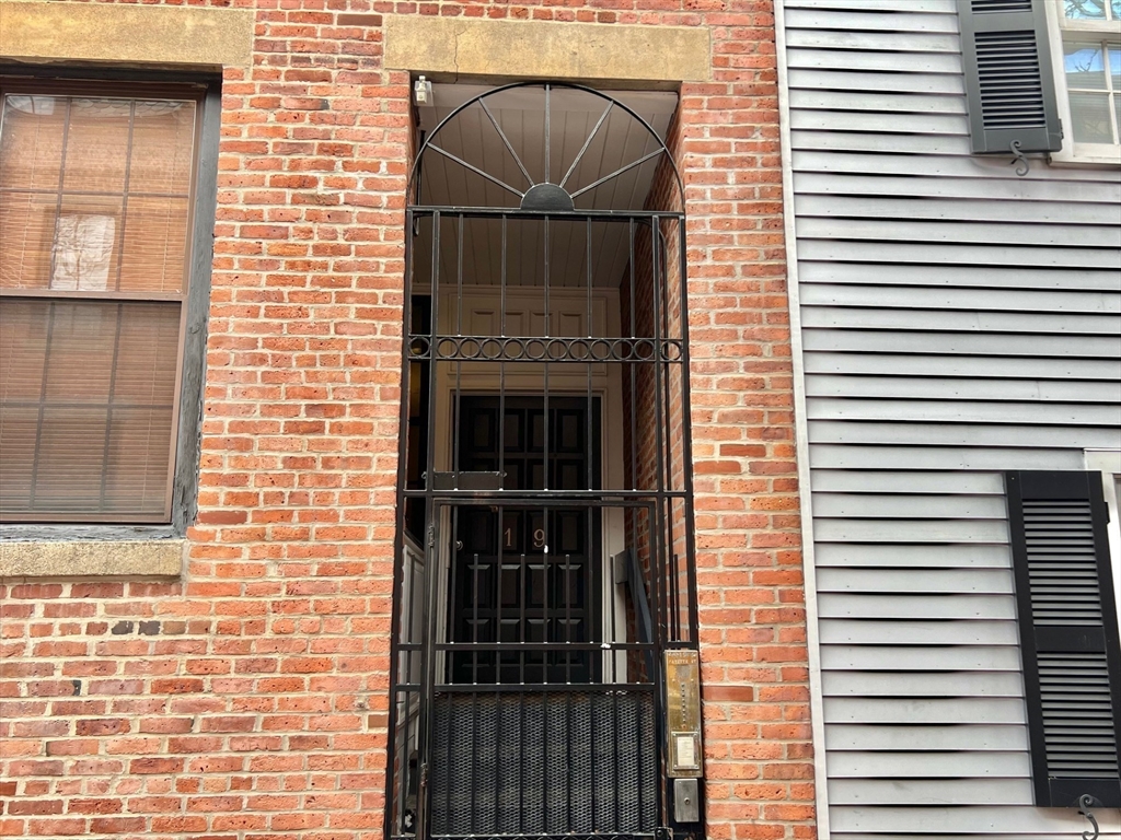 19 Fayette Street, Unit 7 Boston, MA 02116 - Photo 13 of 14
