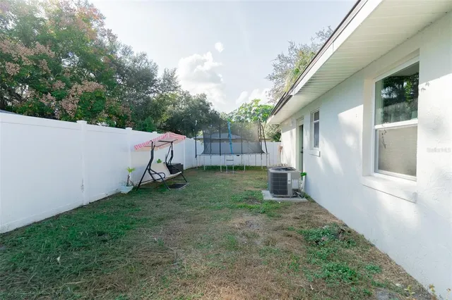 a view of a house with backyard and garden