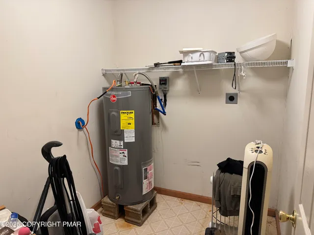 $345,000 | 1145 Chickadee Drive, Pocono Summit, PA 18346