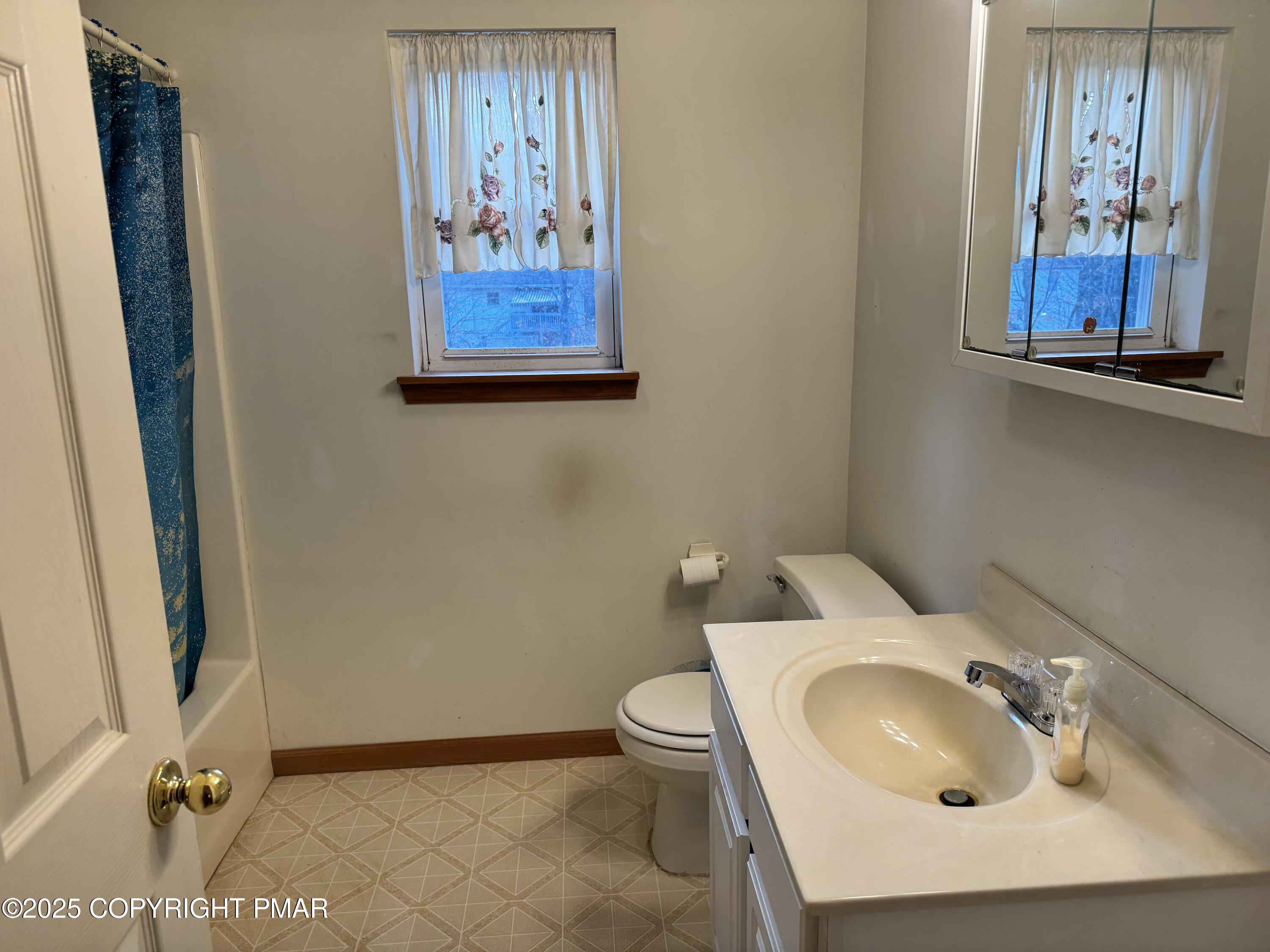 1145 Chickadee Drive Pocono Summit, PA 18346 - Photo 18 of 28 Primary Bathroom