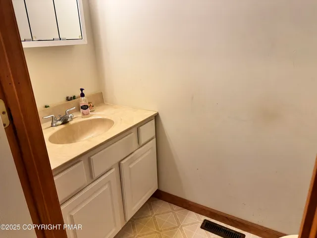 $345,000 | 1145 Chickadee Drive, Pocono Summit, PA 18346