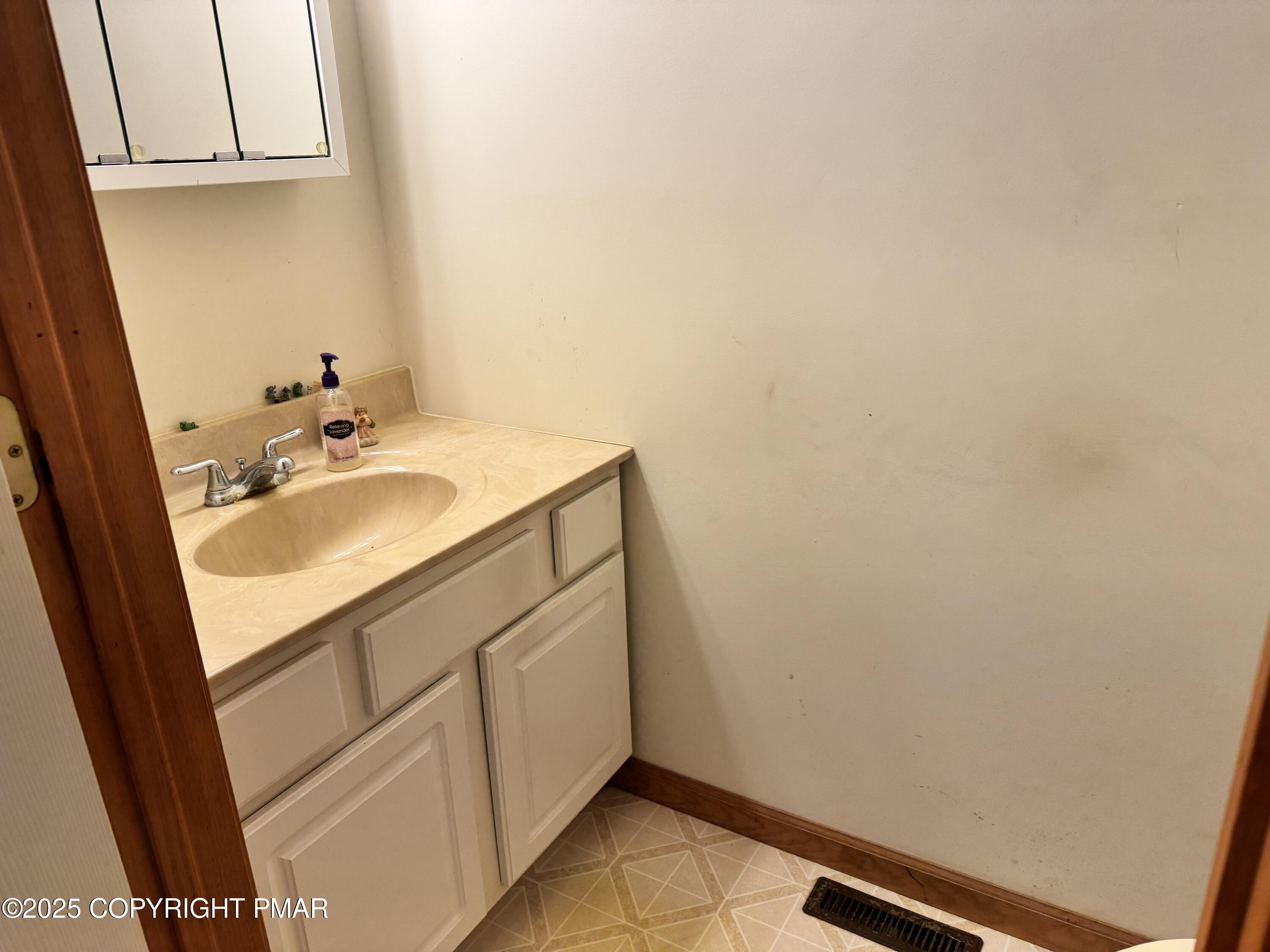 1145 Chickadee Drive Pocono Summit, PA 18346 - Photo 4 of 28 Half Bath