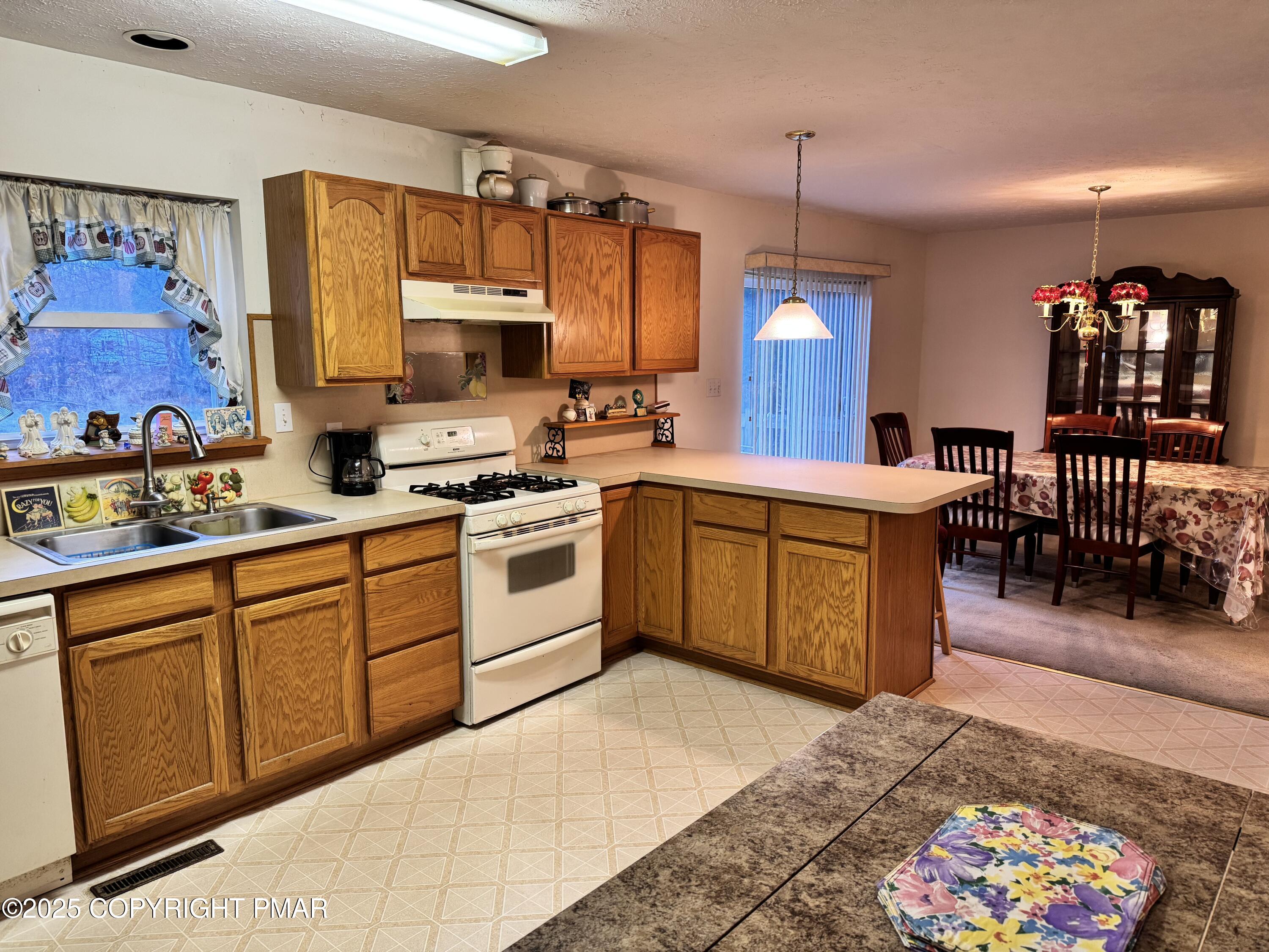 1145 Chickadee Drive Pocono Summit, PA 18346 - Photo 6 of 28 Kitchen 2