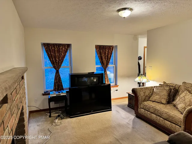 $345,000 | 1145 Chickadee Drive, Pocono Summit, PA 18346